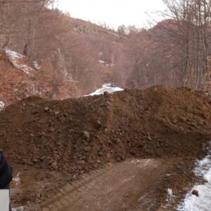 Policia e Kosovës mbyll rrugët ilegale në kufi me Serbinë