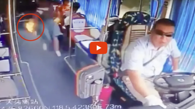 Ndizet Zjarr Në Busin Që Ishte Më Shumë Udhëtar Shikoni Se Cfarë Bënë Shoferi ! VIDEO