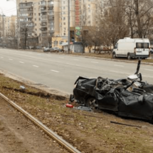 Pamjet dramatike, blindi rus shtyp makinën! Shoferi i moshuar shpëton për mrekulli