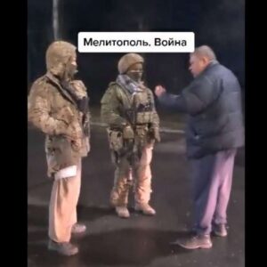 Banori rus në Ukrainë u del përballë ushtarëve të Rusisë: Jeni të ndyrë, turp të keni