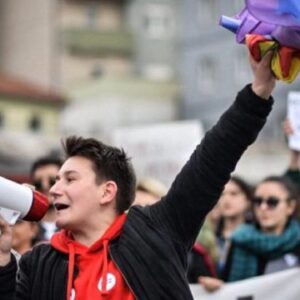 Lend Mustafa nga LGBTI: Nuk ka kod, nuk ka fe, nuk ka shtet e as pushtet që na ndalon dashninë