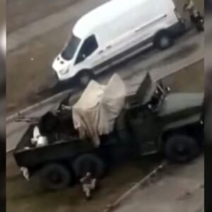 VIDEO/ Ushtarët rusë infiltrohen me uniforma ukrainase, por ekzekutohen në vend