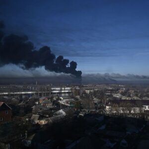 Qeveria në Ukrainë paralajmëron sulm ajror, lëshon kërkesë urgjente për qytetarët