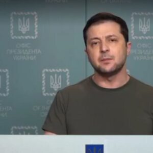 Zelensky ua rrit rrogën ushtarëve ukrainas në 3 mijë Euro, paga e tij është 832 Euro