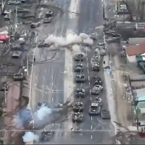 E paralajmëroi CIA/ Shihni autokolonën ruse që i drejtohet Kievit, pritet një sulm i ”tmerrshëm” (Video)