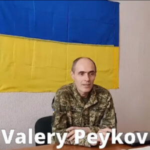 Oficeri i Ukrainës duke folur shqip: Ne i kapim armët për ta mbrojtur vendin