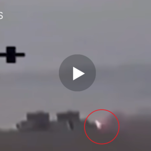 Pamje nga momenti/ Ukrainasit zënë pritë dhe hedhin në erë tanket ruse me raketa të drejtuara me lazer (VIDEO)