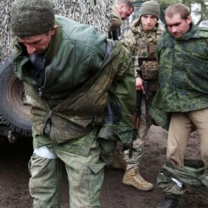 Rusia po mban si pengje lufte rreth 700 ushtarë ukrainas dhe më shumë se 1000 civilë, pjesa më e madhe gra
