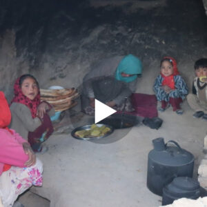 Jeta në këtë pjes të Afganistanit, edhe pse jetojnë në shpellë ata kan te gjitha kushtet..VIDEO