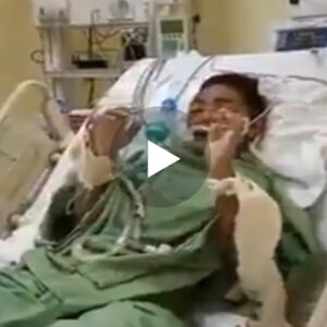 SubhanALLAH/Një i sëmurë në shtratin e vdekjes, duke kryer namazin në gjendje koma(VIDEO)