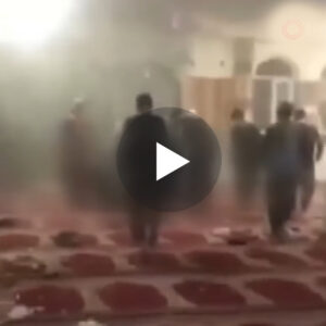 S.ul.m me b.om.b në një xhami gjat kryerjes së Namazit, Vdes Imami dhe 27 persona të tjerë (Pamje nga momenti)