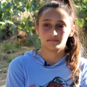 “Hallet e mia do i nxjerr tek varri i babit” burri preket nga fjalët e 15 vjeçares shqiptare, i jep dhuratën e jetës