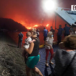 Fatkeqsit natyrore po përsëriten/ Shperthejn zjare masive në zonat turistike të Turqis (VIDEO)