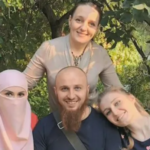 “Dua të kem 50 fëmijë”, burri me tre gra zbulon si i dë non kur e më rzisin: Nuk ka s*ks për një…